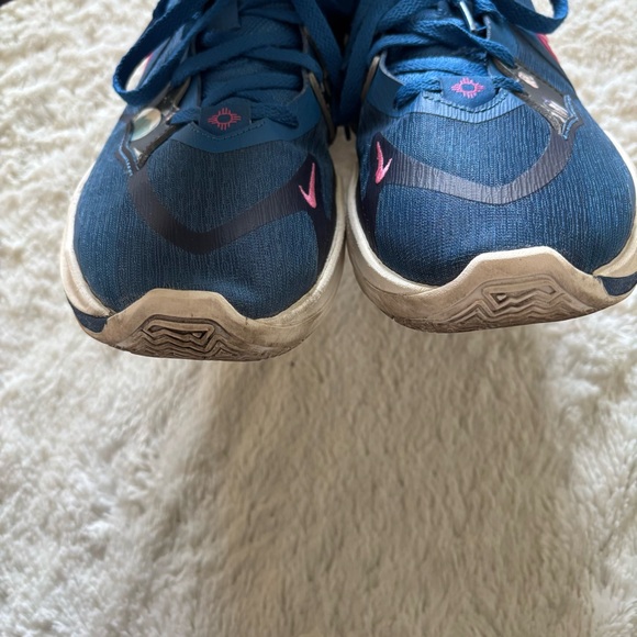 Nike Kyrie Low 5 Sneakers - Picture 6 of 15